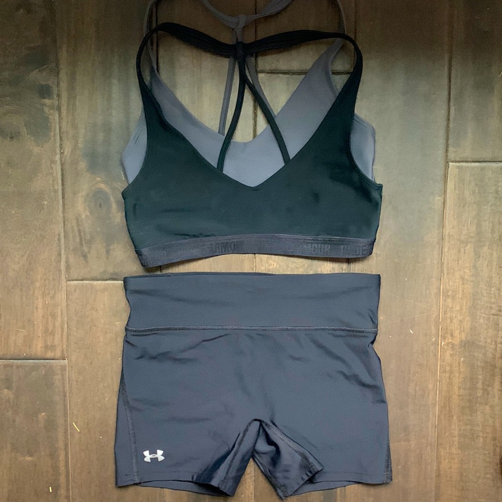 Under Armour set of 2 Bras + spandex shorts XS